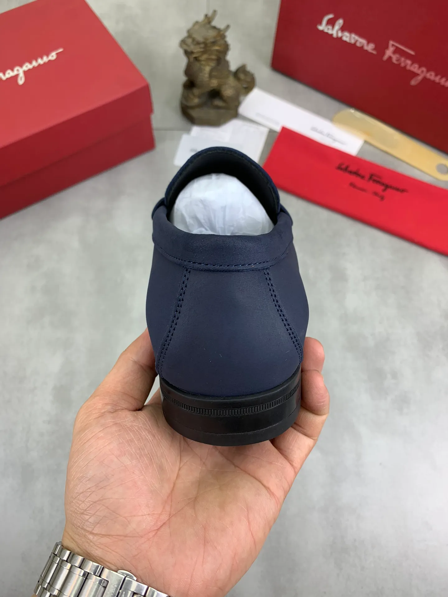 Men's Men's Shoes 💰P460💰[New Style] Water-dyed Niuli 🆘[Salvatore Ferragamo] Ferragamo's latest casual business leather shoes for men! Available at counters simultaneously! The fabric is made of specially imported original calfskin, and the interior is made of imported water-dyed cowhide. It is absolutely luxurious and leads the fashion trend. Matching code: 38-45; 3⃣️ colors available